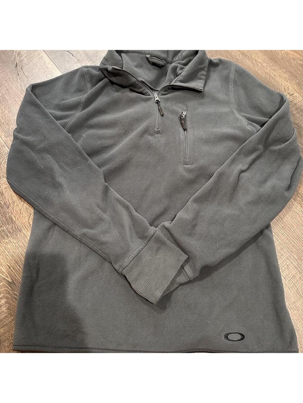 Oakley Women's Black and Grey Sweatshirt